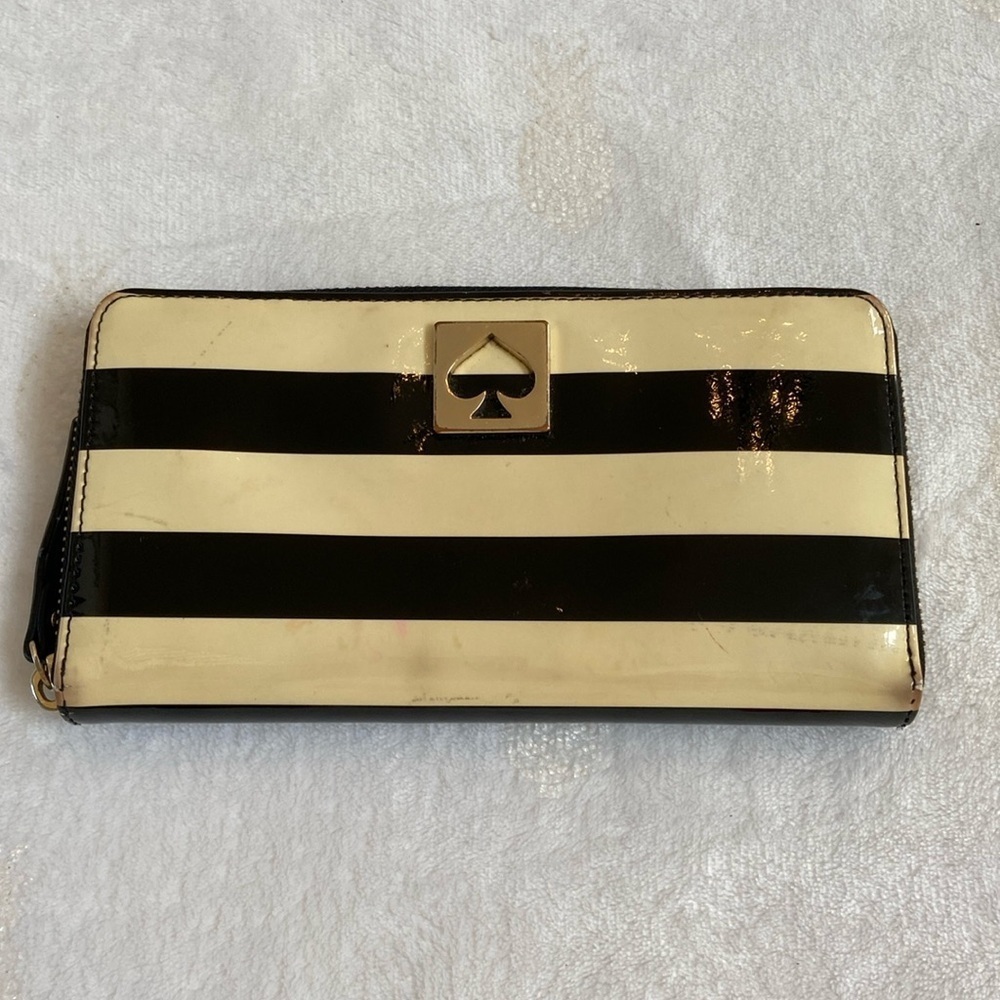 Kate Spade striped wallet EUC​​​​​